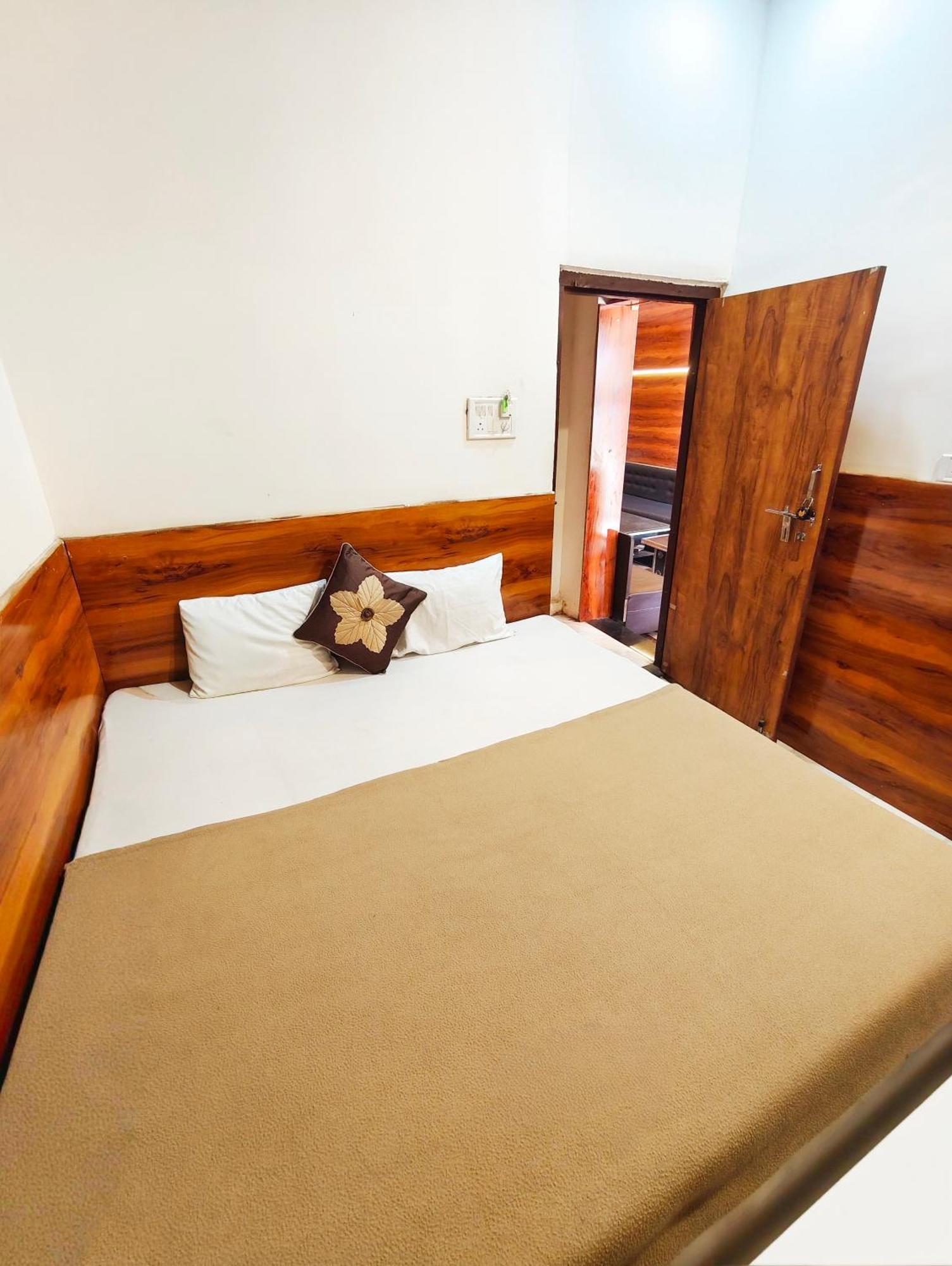 Hotel Om Palace Near Mahakal Mandir Ujjain Ngoại thất bức ảnh