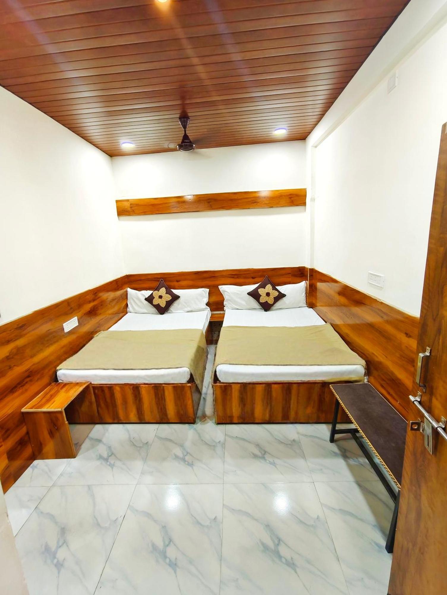 Hotel Om Palace Near Mahakal Mandir Ujjain Ngoại thất bức ảnh